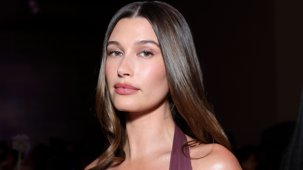 This Video of Hailey Bieber Proves She’s a Muti-Tasking Makeup Mastermind—Watch the Video